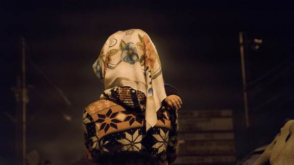 說明: Macintosh HD:Users:chendong:Desktop:張乾琦 工作坊:工作坊:官方作品:中文圖說:AZMA:8. 張乾琦，“AZMA”視頻截圖，2017 .jpg