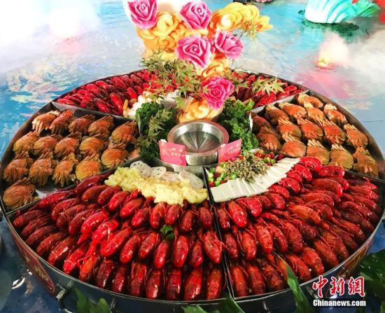 小龍蝦橫行德國柏林 政府鼓勵吃貨們大快朵頤！