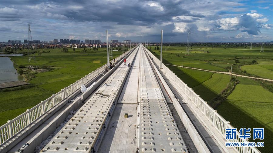 （經(jīng)濟(jì)）（9）昌贛高鐵首段無(wú)砟軌道鋪通