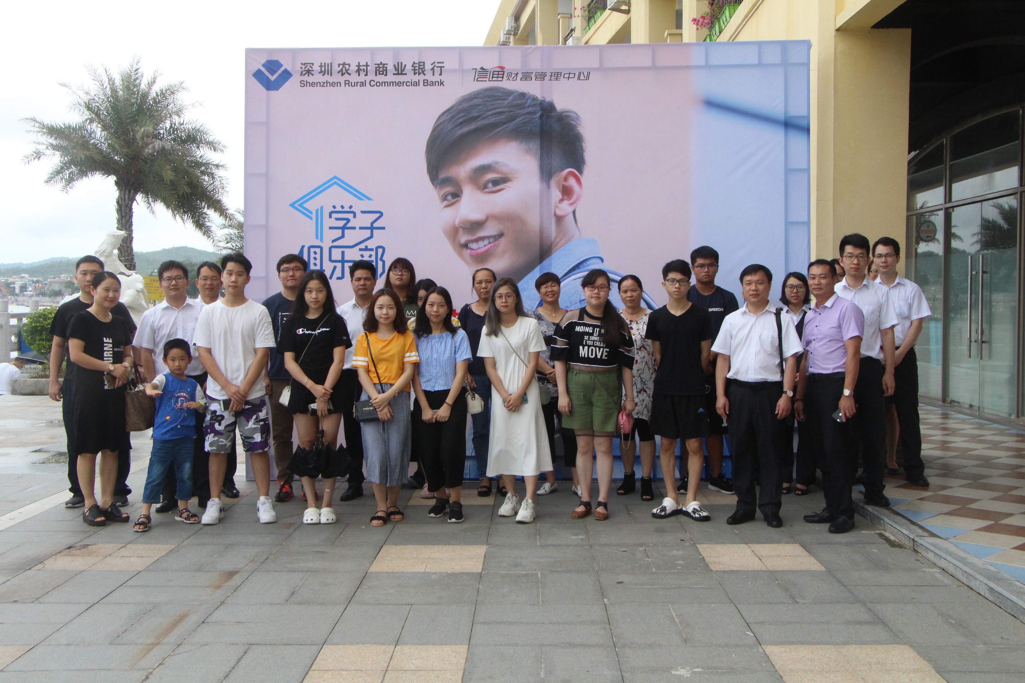 十年寒窗苦泛舟，終得梅花撲鼻來(lái)